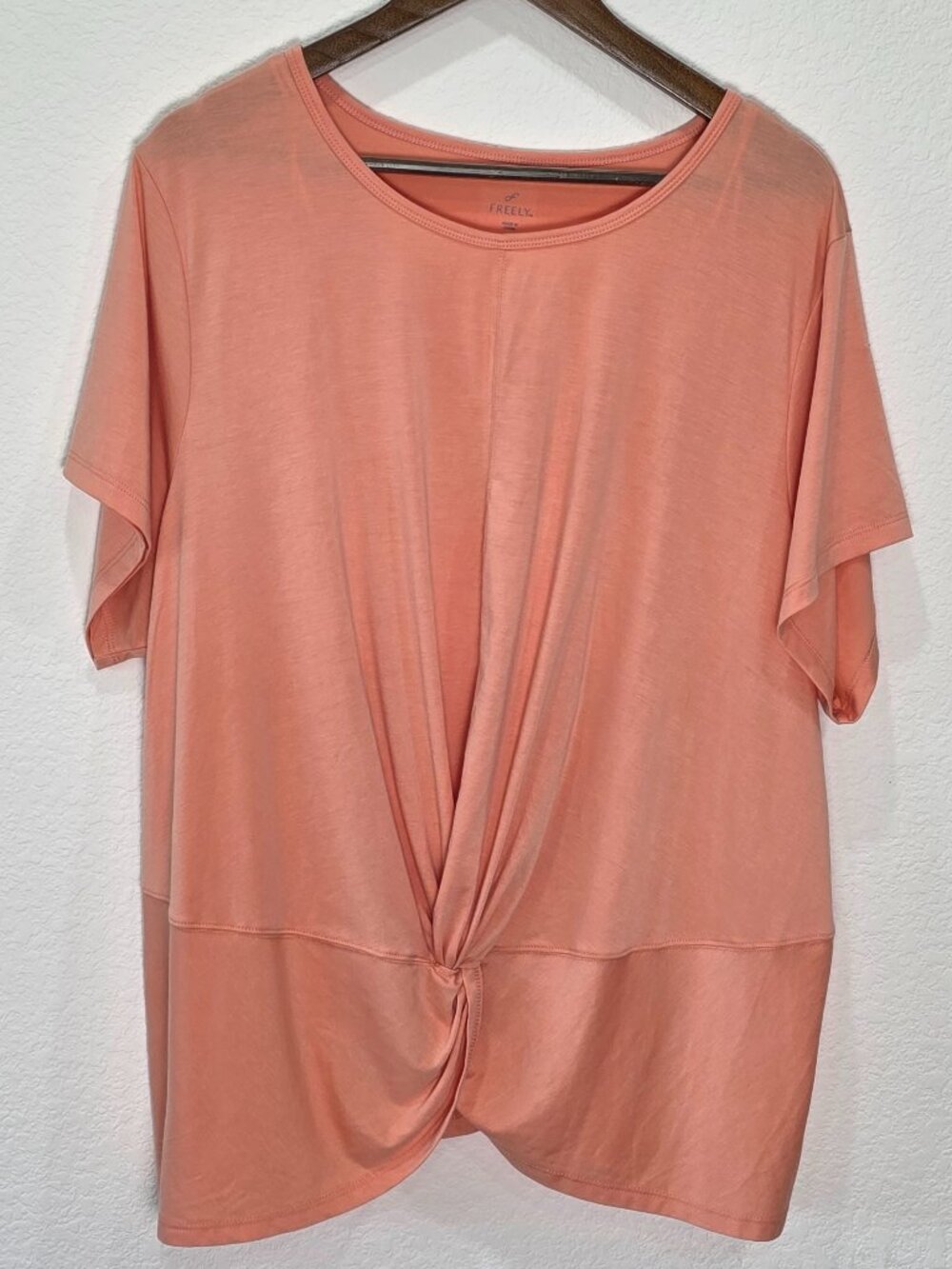 NWT Freely Ronnie Twist Front Short Sleeve Top Peach Coral 2X